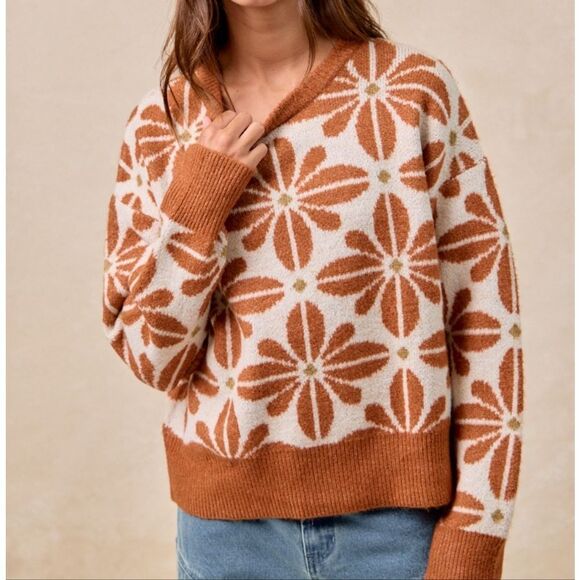 🎁25% Off Bundles🎁  Cozy Fall Floral Long Sleeve Sweater Camel sz Medium [6-8] - Picture 4 of 9